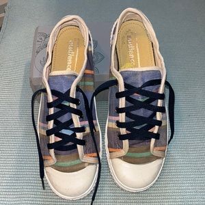 Unisex striped sneakers size 8 men/10 women